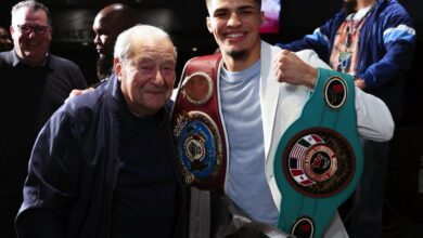Bob Arum Xander Zayas pose