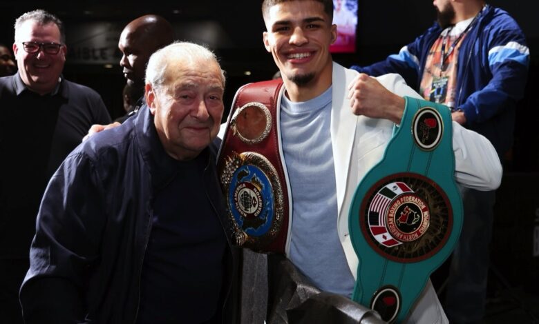 Xander Zayas Vs. Jorge Garcia Perez: Battle For The WBO's Vacant Junior Middleweight Title 1 Bob Arum Xander Zayas pose